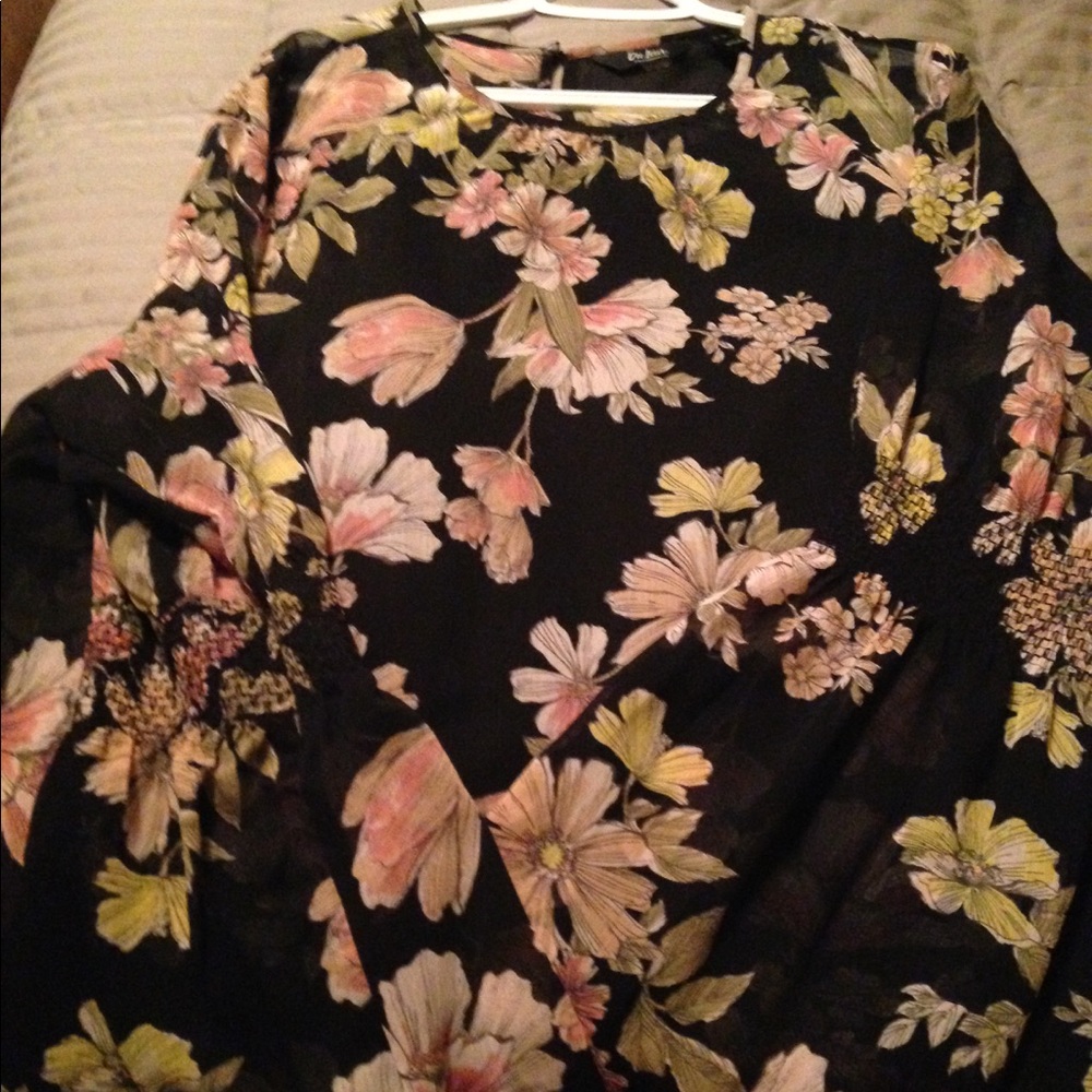 Du Jour Floral Bell Sleeve Blouse w/ Camisole
